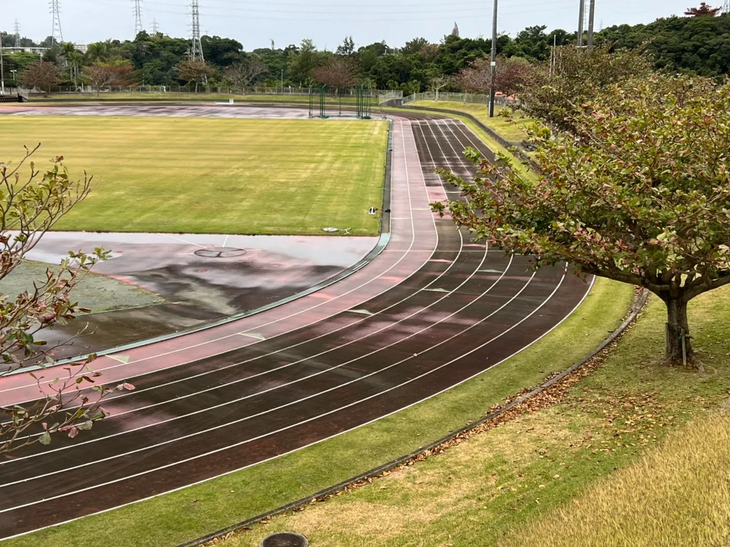 施工前 : 東京オリンピック (パラリンピック) の強化合宿が行われる会場で安全運用を行うため、洗浄改修工事の依頼要請。